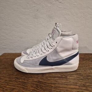 Nike Men's White and Blue High-Top Sneakers